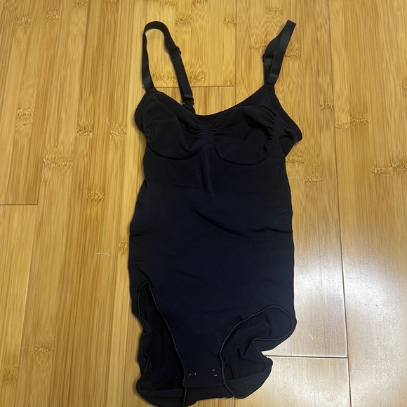 SKIMS SCULPTING BODYSUIT W. SNAPS in Onyx NEW - Picture 13 of 14